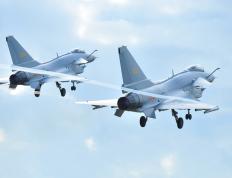 世俱杯奖金-孤胆英雄与团队铁壁，当詹姆斯用一记三分刺穿深圳队的铜墙铁壁