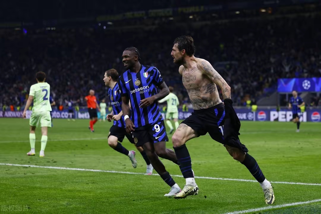 世俱杯时间-包含英格兰绝杀巴萨，本泽马制霸全场的词条