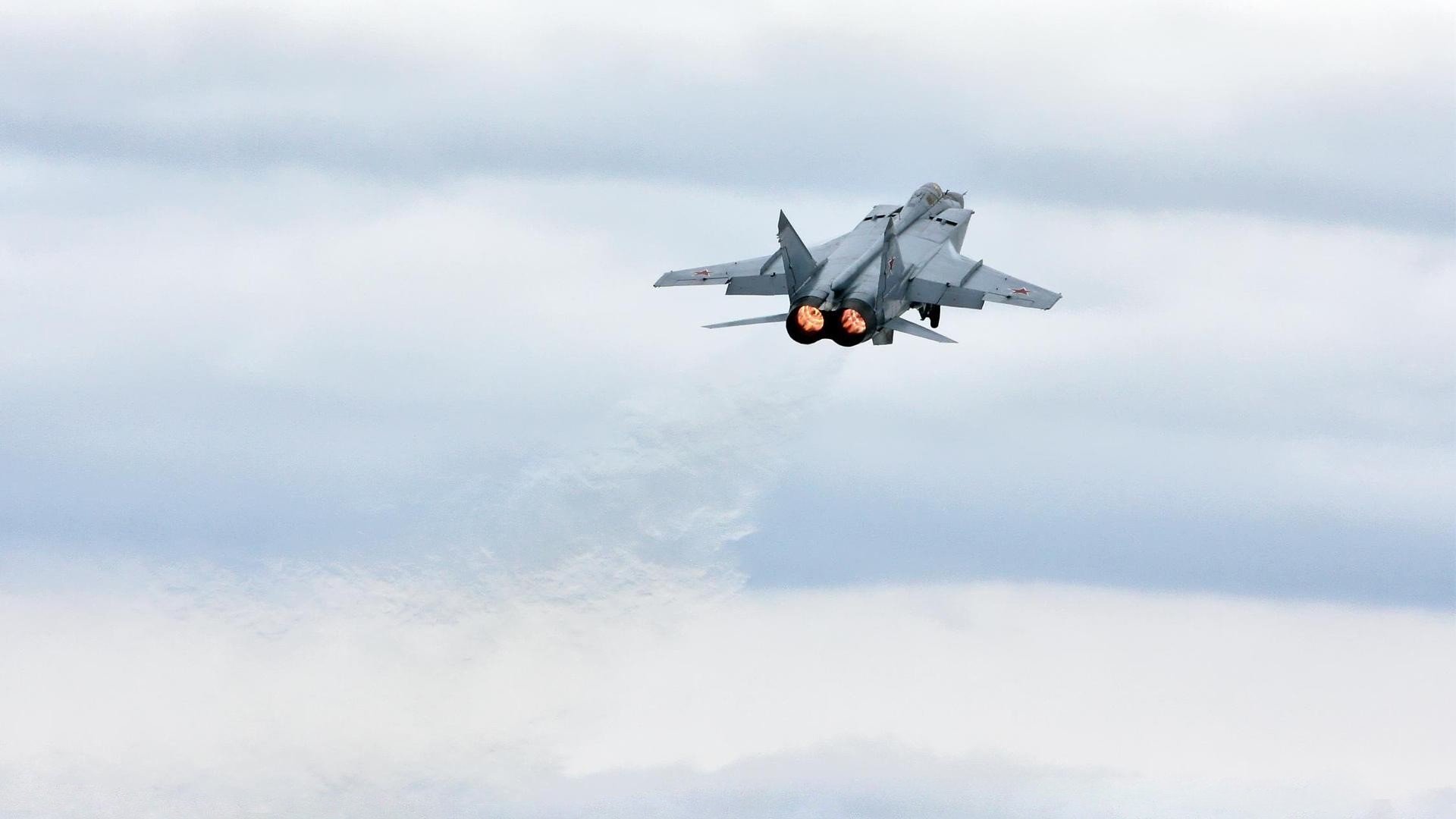 世俱杯直播-体育英雄的赞歌,丹麦力克红牛争冠,阿圭罗生死战定乾坤