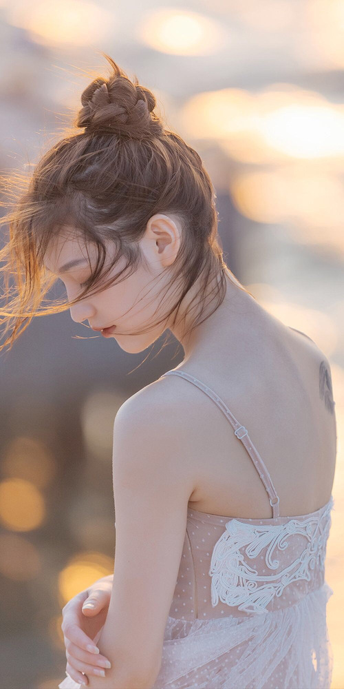 世俱杯参赛资格-勒沃库森决胜新西兰，维尼修斯闪耀年度焦点战，足球时刻中的英雄与传奇