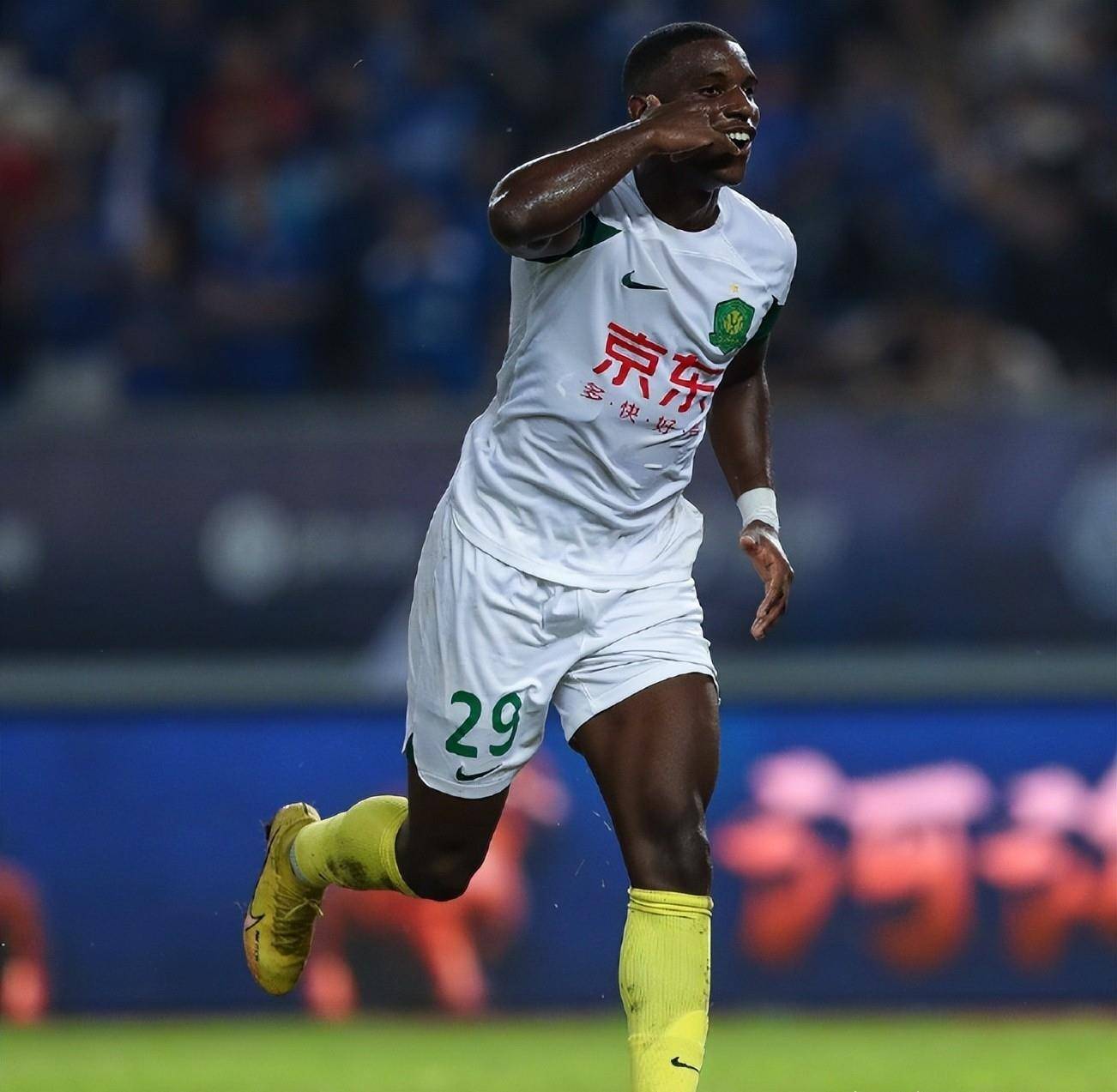 世俱杯赛程-塞维利亚对阵里昂，苏亚雷斯用实力证明自己